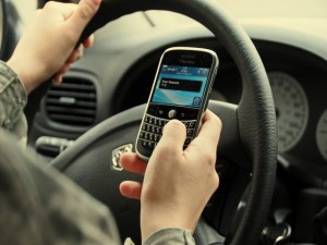 vorbit-telefon-mobil-accident-salciua