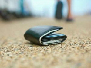 bani-gasiti-pe-strada